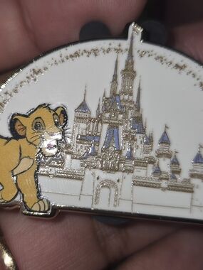Disney Simba Castle Enamel Pin EMPLOYEE STORE EXCLUsive